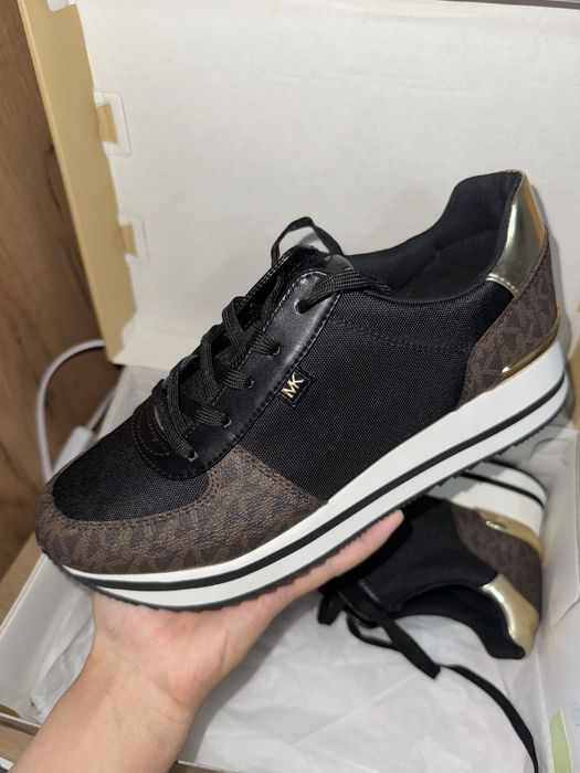 Продаю Michael Kors кроссовки в оригинале