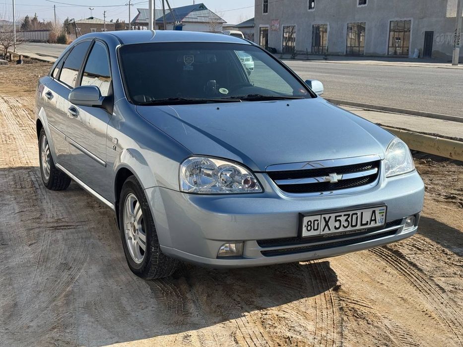 Lasetti 1,8 idalniy srochni sotiladi