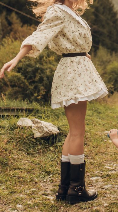 Платье с воротником