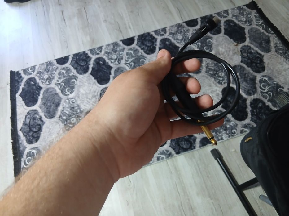 Vând Lavalieră Shure BLX4 în stare impecabila la prețul de 1700 lei, preț fix fără negocieri. Telefon:0765063305