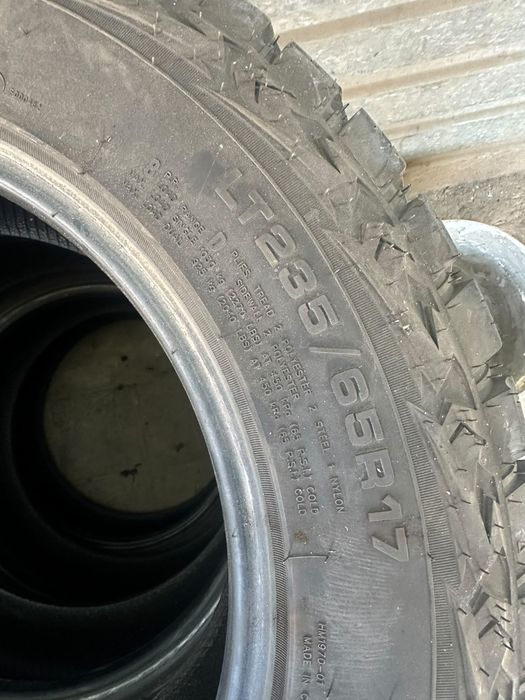Продам комплект  внедорожной резины