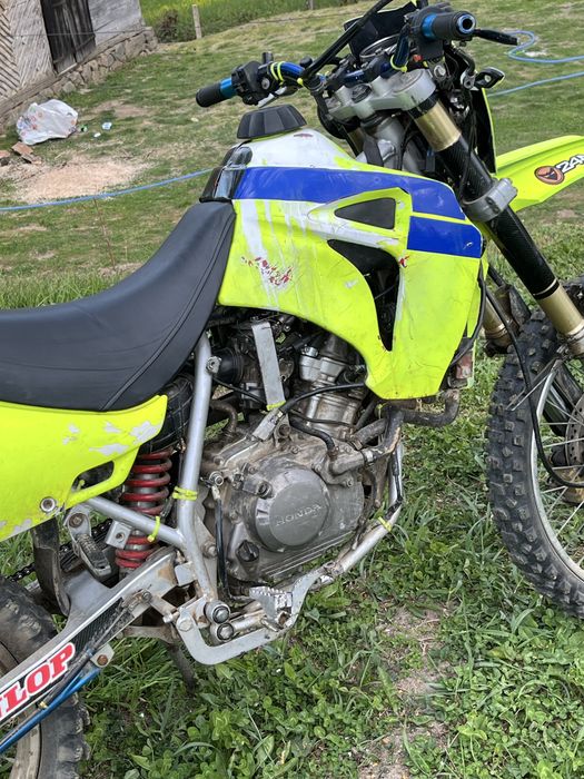 Vând honda de 125 cu cadru de 250