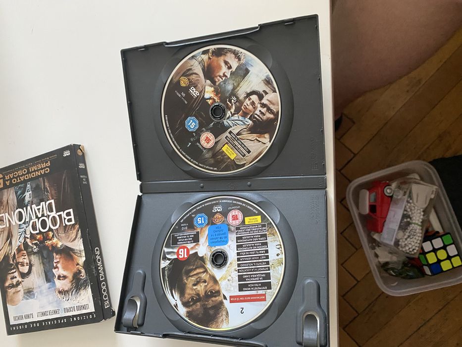 se vinde urgent dvd uri ,de muzica sau de filme