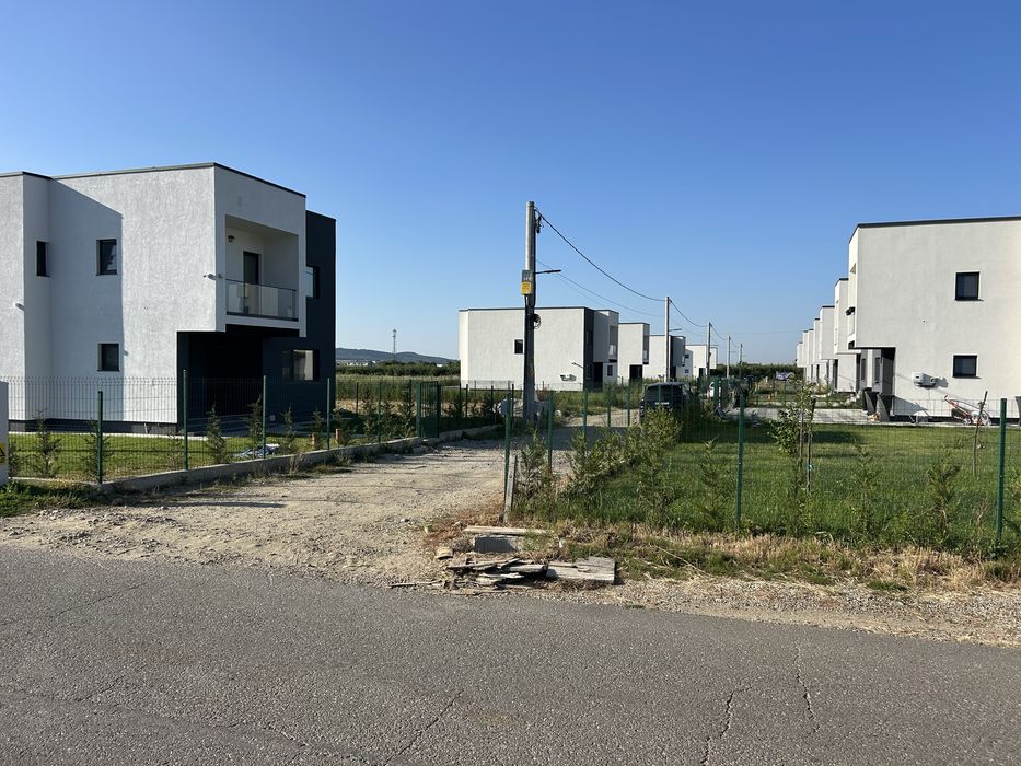 Case vanzare in cartier  rezidential 10min de Pitesti 5min de Mioveni