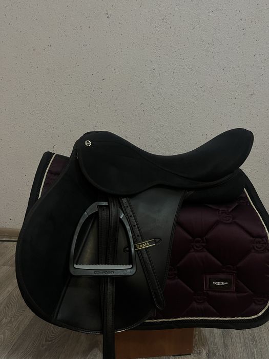 Седло для лошади