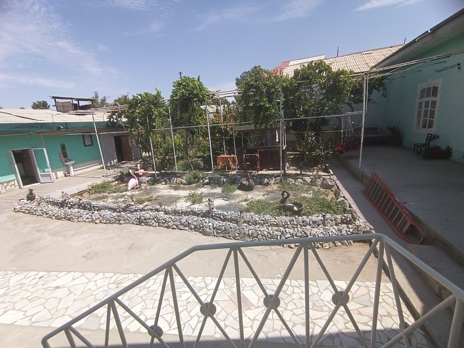 Hovli sotiladi srochna