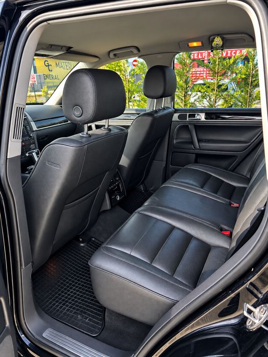 VW Touareg 3.0 TDI R-Line Individual | Pneumatică | Blocante | Revizie completă