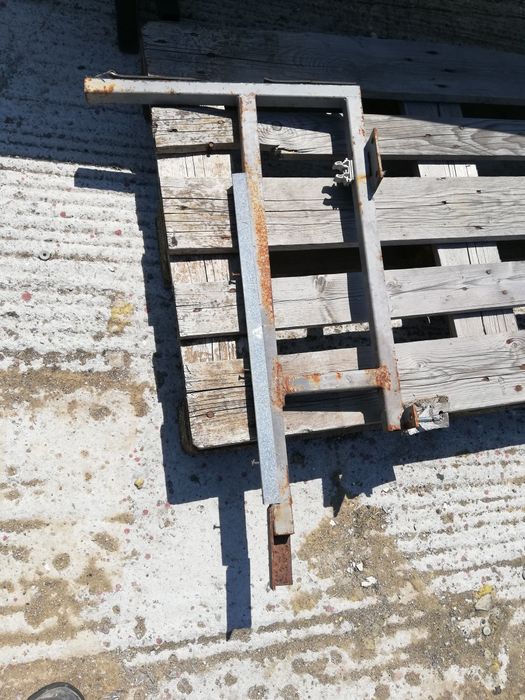 Продавам плот с две мивки