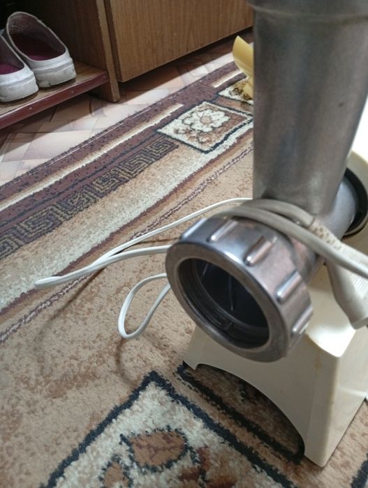 Продам электромясорубку на запчасти