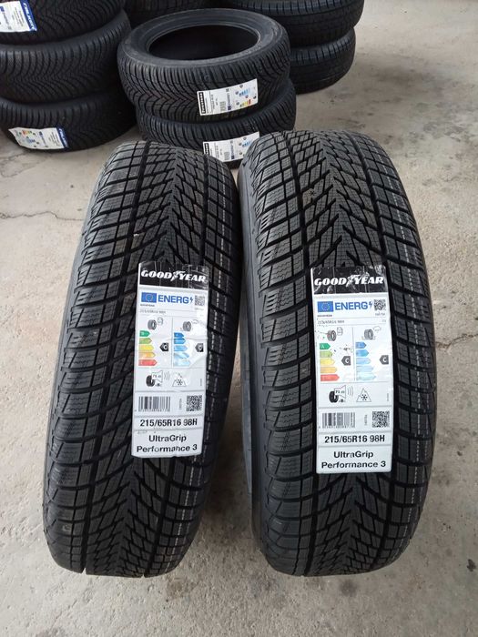 2 Нови зимни гуми 215/65R16 Goodyear UG Perform 3 98H DOT3424 Germany