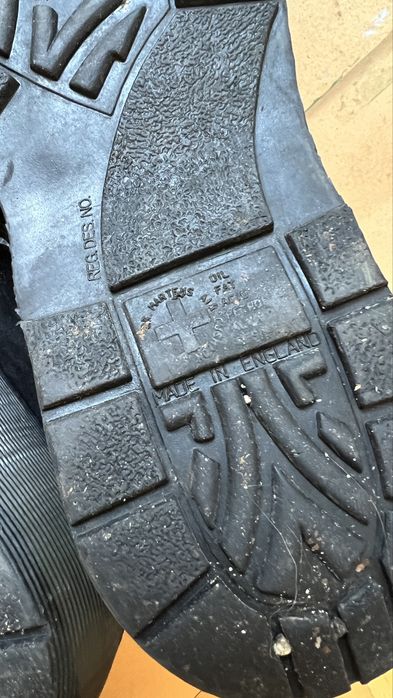 Велурени обувки Dr. Martens, номер 42, made in England