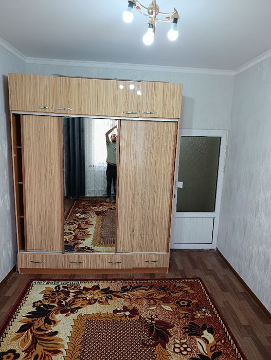 2 xonalik Sharq bozorchadan srochno sotiladi.