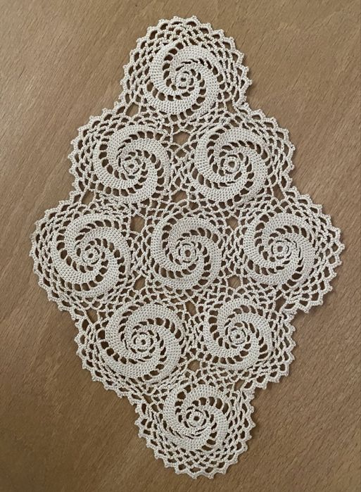 Плетени карета на една кука