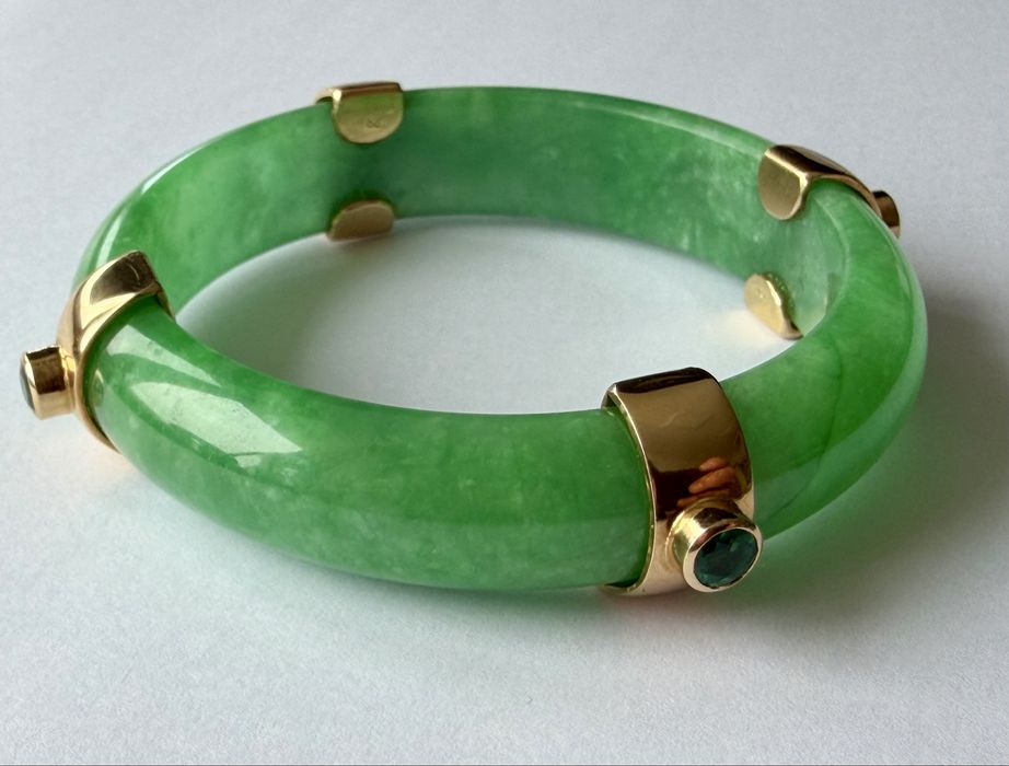 Жадеит  гривна JADE , 18 карата злато