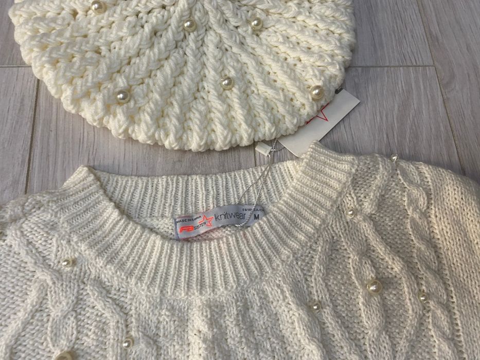 SET Pulover si bereta cu perle aplicate, model deosebit