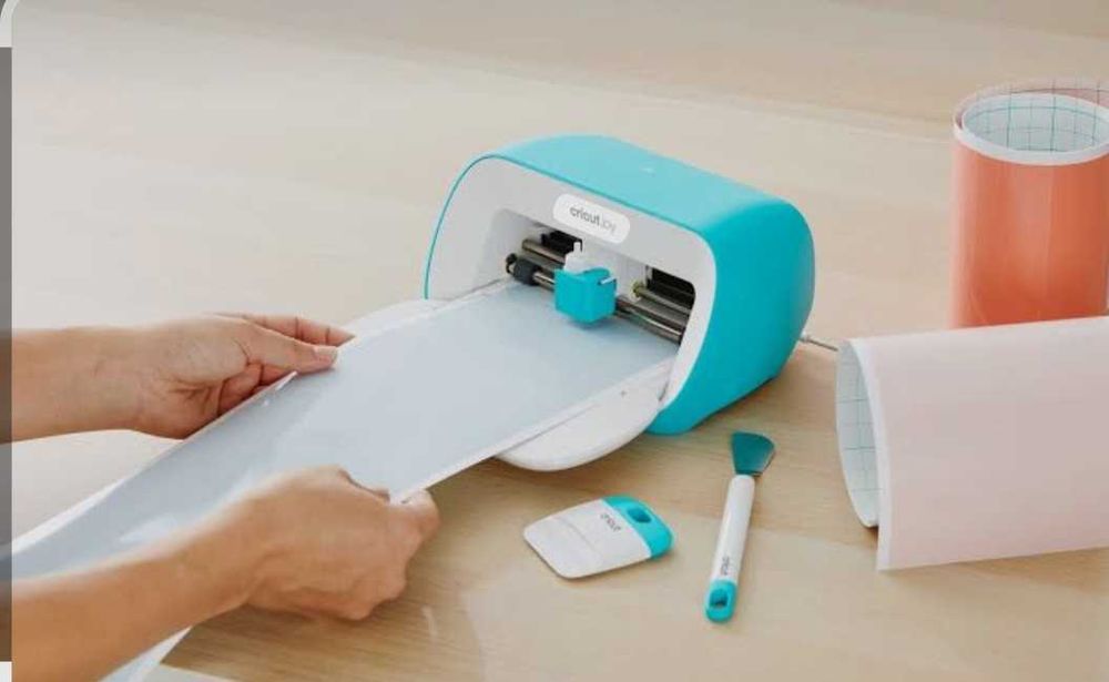 Малък плотер cricut joy.