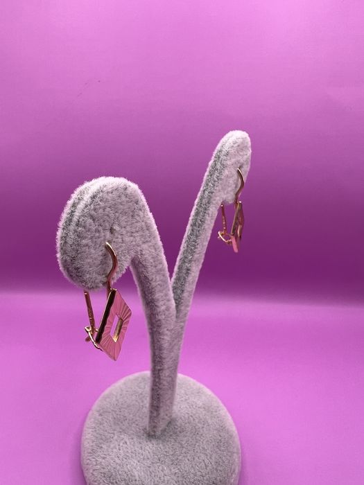 Продам золотые серьги.