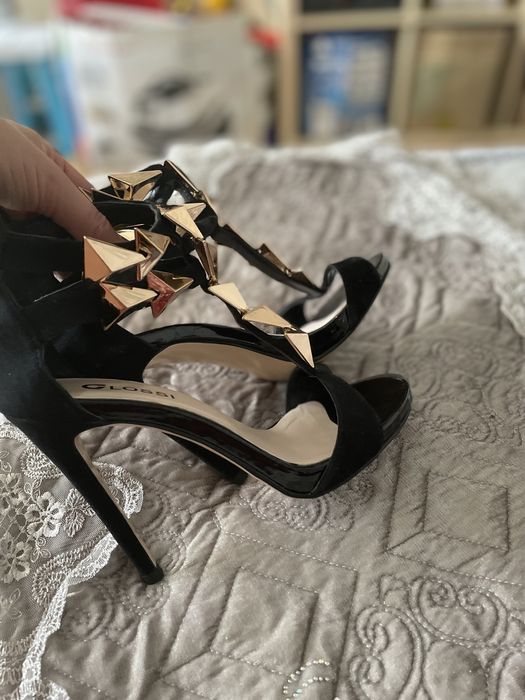 Продам босоножки 35-36 р