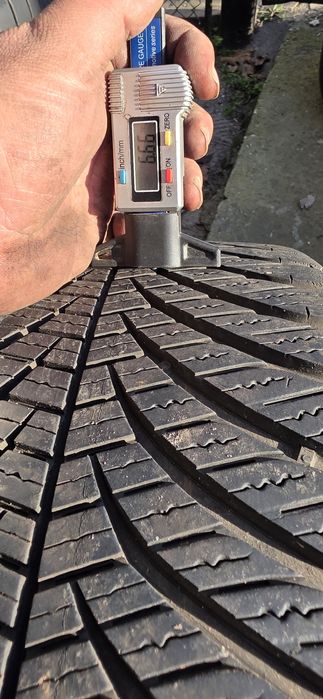 Гуми 2бр 225/45/17 - 1бр  - 99лв