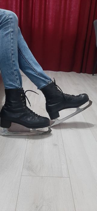 Коньки фигурные р.41