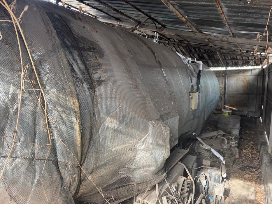 Цистерна за CO2 с кантар , компресор , помпа , пълначна