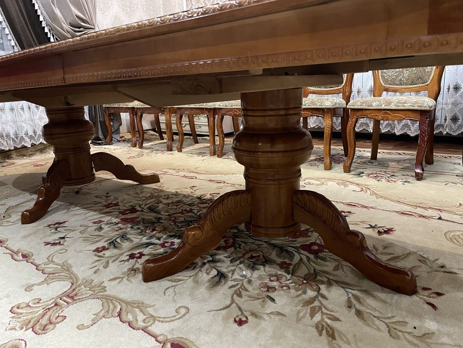 Стол и стулья для гостиной Малайзия