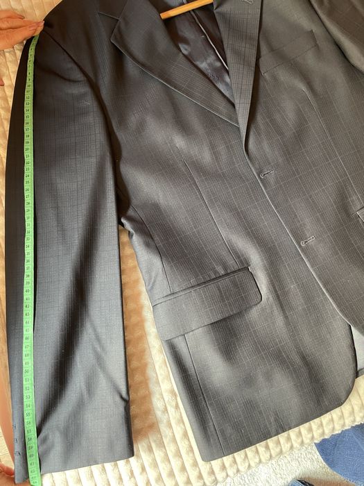 Costum Hugo Boss nepurtat 48