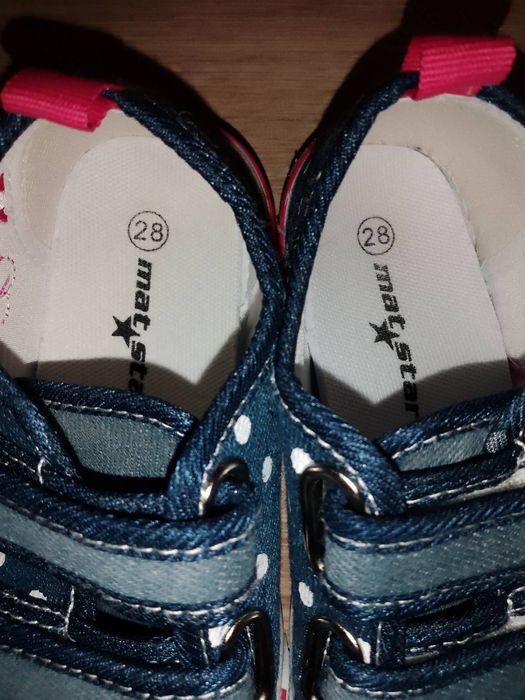 Високи кецки Lc Waikiki и гуменки Мат стар