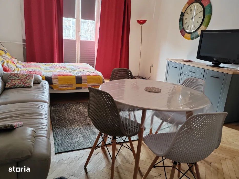 Studio | Piaţa Romana | Metrou Romana 3' | Cartureşti Verona | Moder