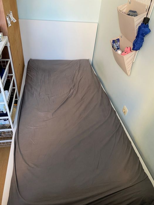 единично легло (90cm) с матрак и топ матрак