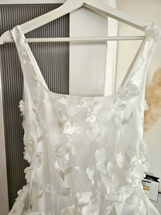 Нова бяла рокля ASOS LUXE с 3D цветя (сватбена, бал, парти)-р-р S и XS