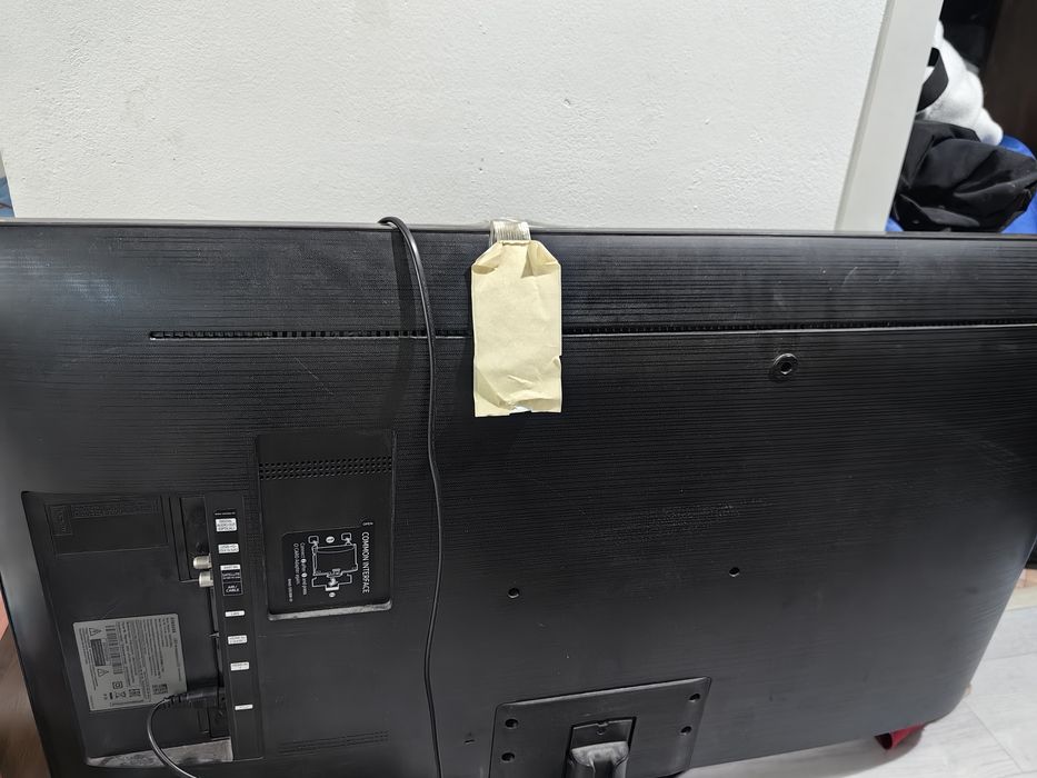 Продам телевизор на запчасти