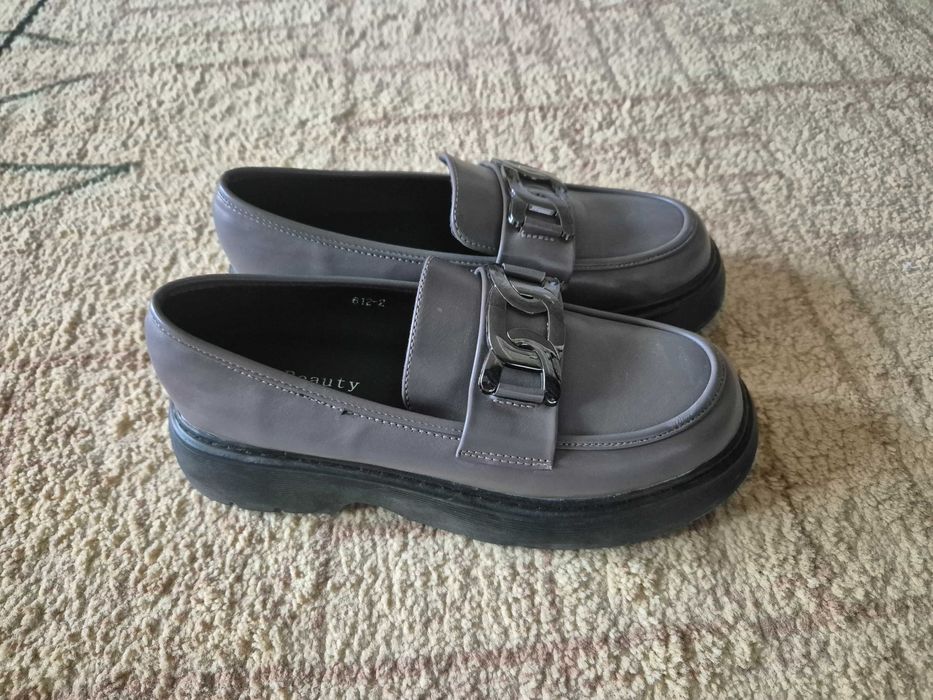 Продам женские туфли