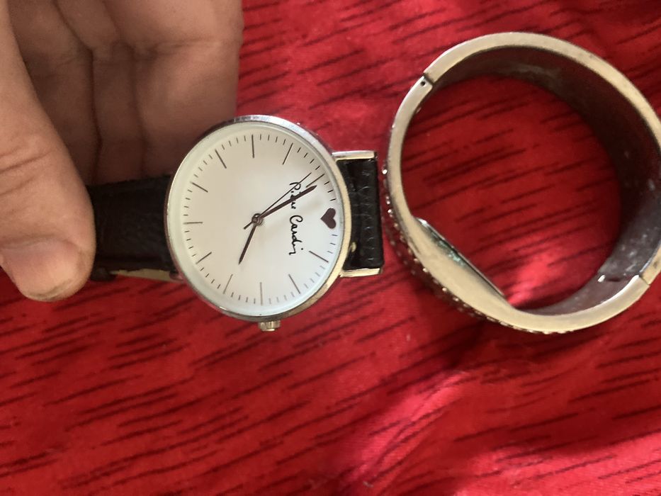 Ceasuri  diverse modele  vand sau schimb