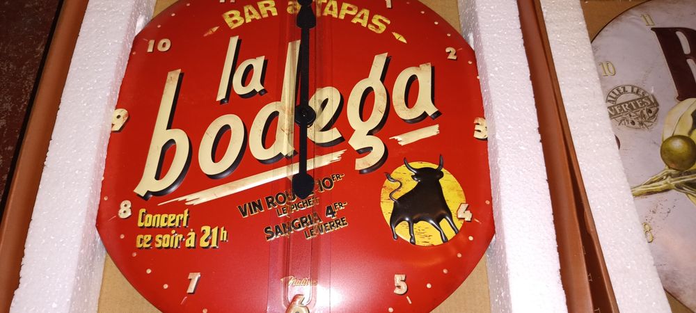 Vând sau schimb ceasuri de perete