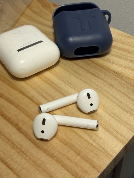 Apple AirPods 2nd Gen