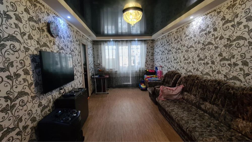 Продается 2 х комнатная квартира (7 мкр)