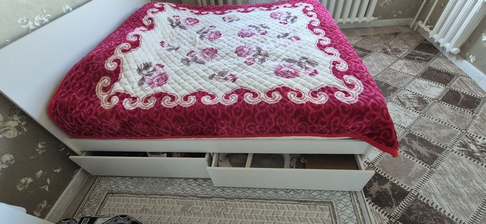 Продам двуспальную кровать  200×180