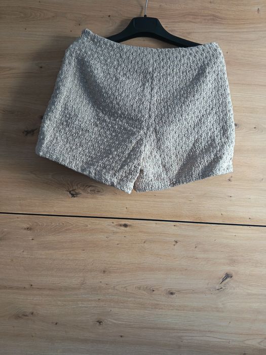 Pantaloni scurți din boucle mărimea 40 cu talie înaltă
