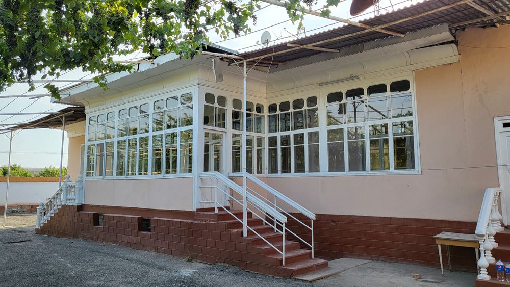 Ховли уй Сотилади