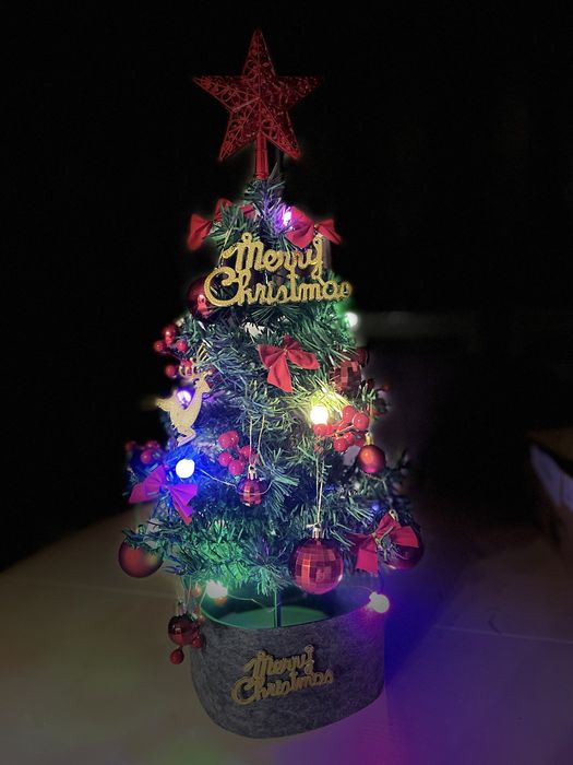 Ёлочка с игрушками