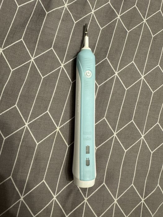 Periuta electrica Oral-B
