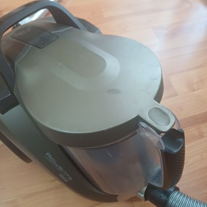 Aspirator Rowenta Power Compact cu fir