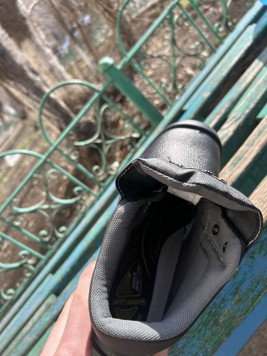 Ботинки с железным носком