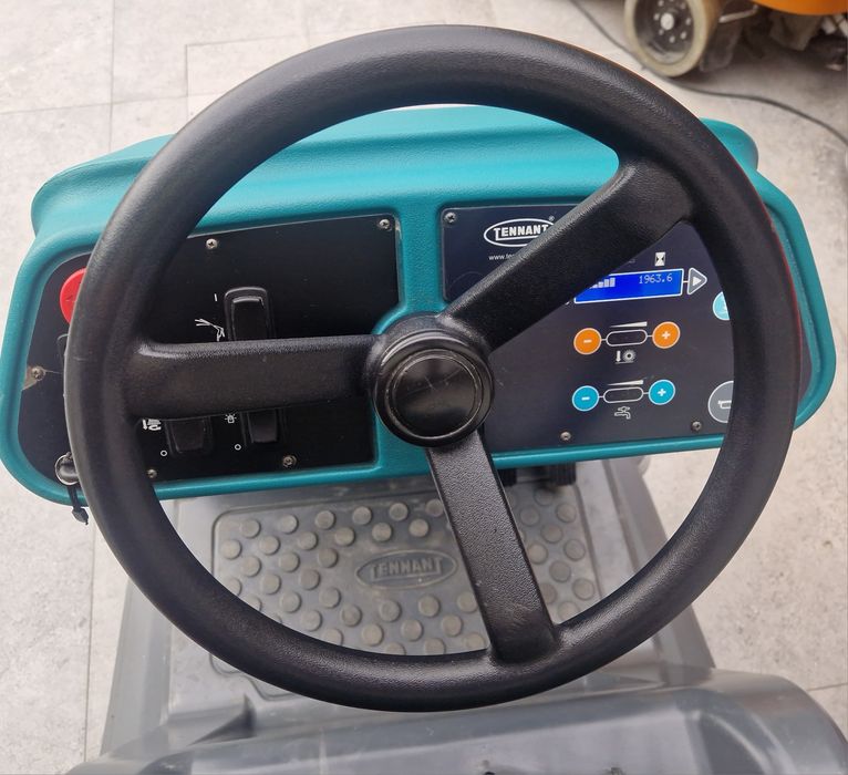Masina de spălat curatat pardoseli Tennant T12 Tennant T7