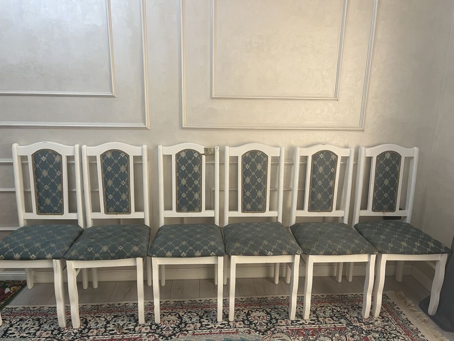 Стуля и стол кухонный