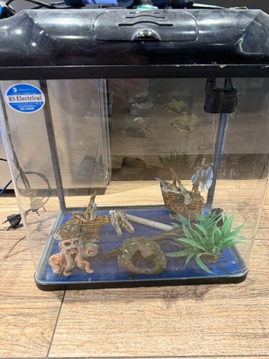 Аквариум за рибки с пълна система