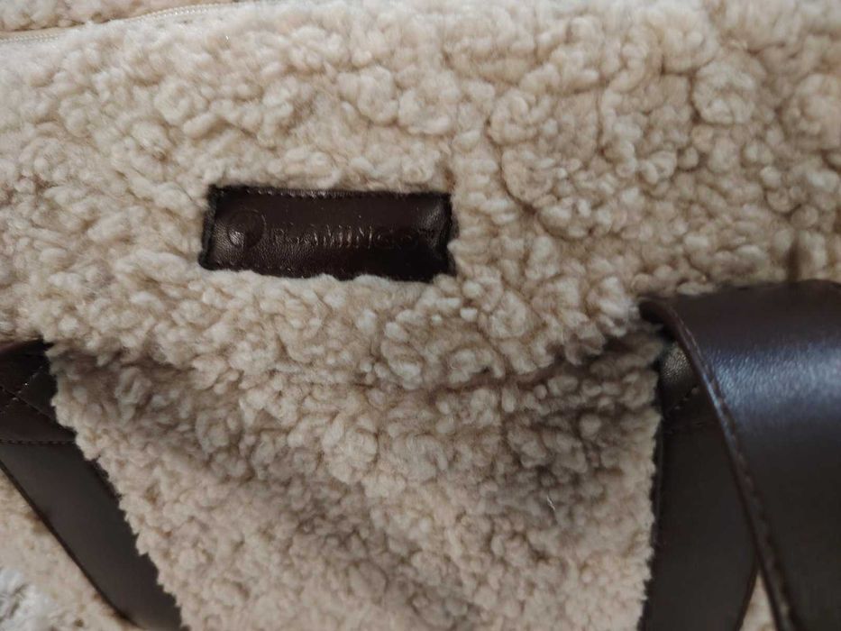 продавам две легла и чанта за кученце или котка