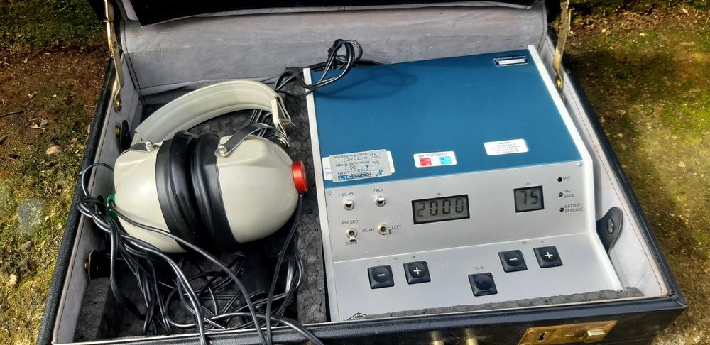 Стар Докторски Уред за мерене на слуха