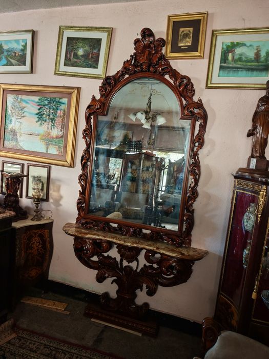 Антикварна дървена конзола